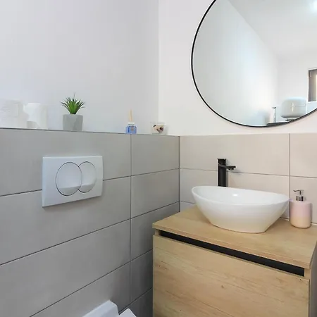 Holiday home Mit Privatpool Fuer 8 Personen Ca 170 Qm In Pula, Istrien Istrische Riviera *