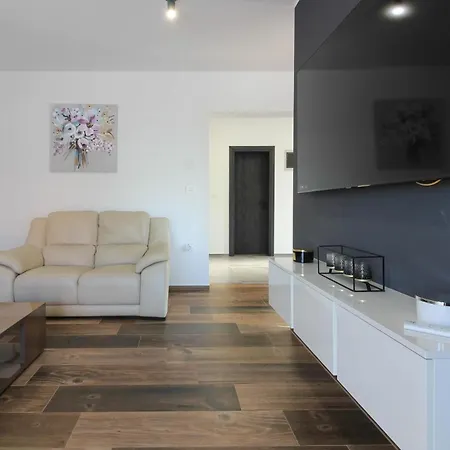 Mit Privatpool Fuer 8 Personen Ca 170 Qm In Pula, Istrien Istrische Riviera 펜션