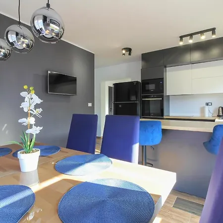 Holiday home Mit Privatpool Fuer 8 Personen Ca 170 Qm In Pula, Istrien Istrische Riviera *