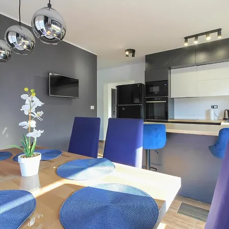 펜션 Mit Privatpool Fuer 8 Personen Ca 170 Qm In Pula, Istrien Istrische Riviera *