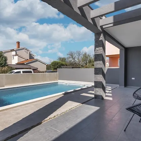 펜션 Mit Privatpool Fuer 8 Personen Ca 170 Qm In Pula, Istrien Istrische Riviera *