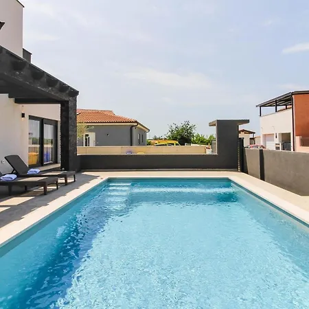 펜션 Mit Privatpool Fuer 8 Personen Ca 170 Qm In Pula, Istrien Istrische Riviera *